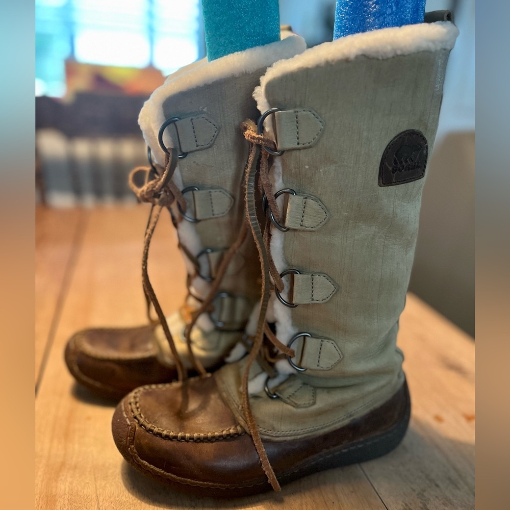 Winter boots for women of SOREL brand Lined with sheep’s wool with crepe sole